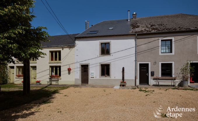 Charmante vakantiewoning voor 8 personen in Florenville met 4 slaapkamers, wellness en speeltoren aan de Semois