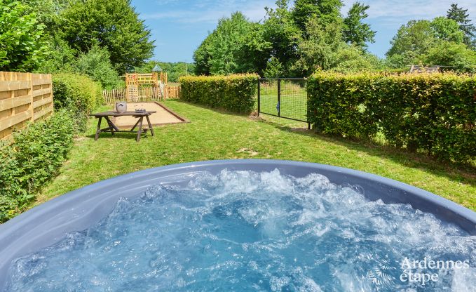 Charmante vakantiewoning voor 8 personen in Florenville met 4 slaapkamers, wellness en speeltoren aan de Semois
