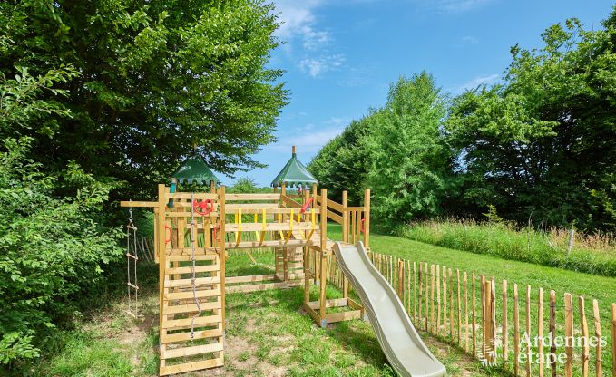 Charmante vakantiewoning voor 8 personen in Florenville met 4 slaapkamers, wellness en speeltoren aan de Semois