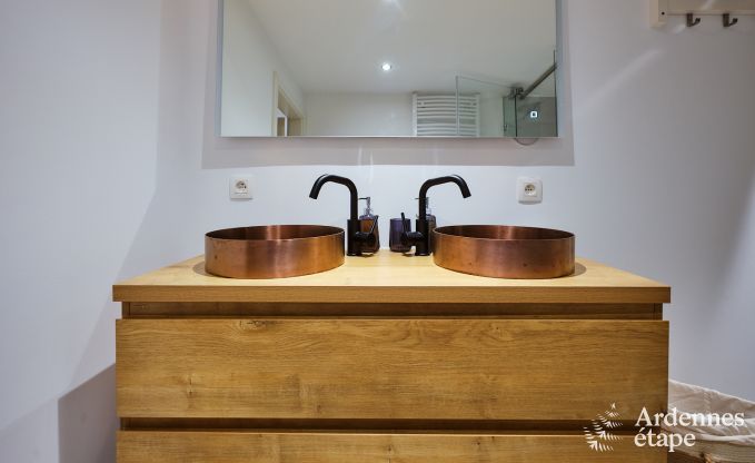 Charmante vakantiewoning voor 8 personen in Florenville met 4 slaapkamers, wellness en speeltoren aan de Semois