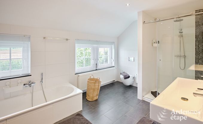 Ruime comfortabele vakantiewoning voor 10 personen in Voeren met privzwembad, jacuzzi en tuin