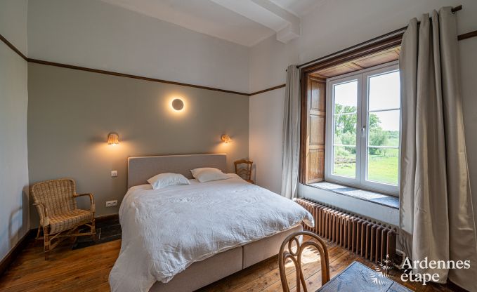 Kasteel in Froidchapelle voor 19 personen met 5 tweepersoonskamers met eigen badkamer