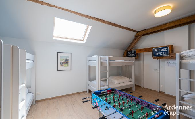 Kasteel in Froidchapelle voor 19 personen met 5 tweepersoonskamers met eigen badkamer