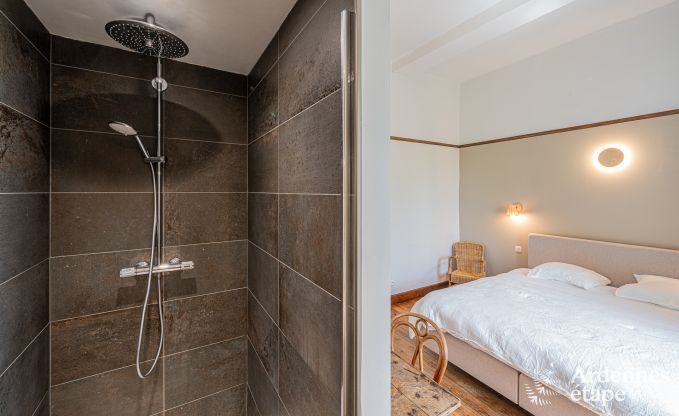 Kasteel in Froidchapelle voor 19 personen met 5 tweepersoonskamers met eigen badkamer