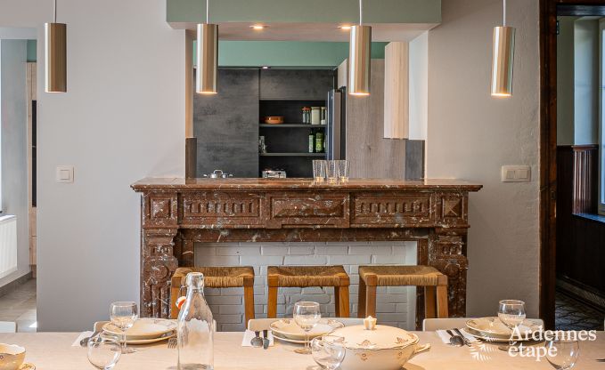 Kasteel in Froidchapelle voor 19 personen met 5 tweepersoonskamers met eigen badkamer