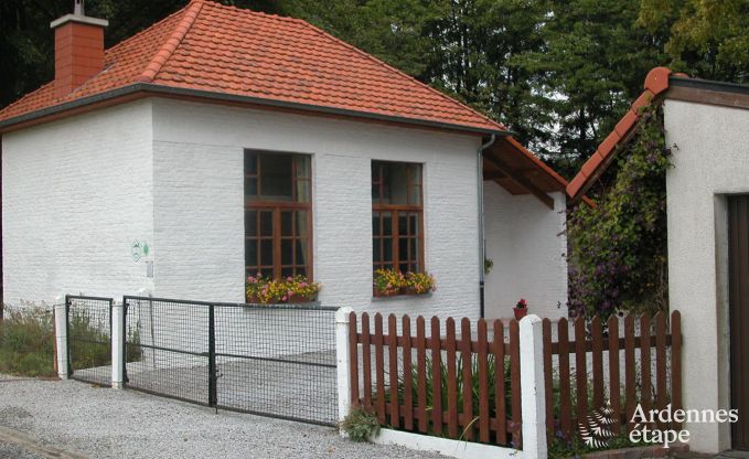 Knus vakantiehuis voor 5 personen in een oude school in Froidchapelle