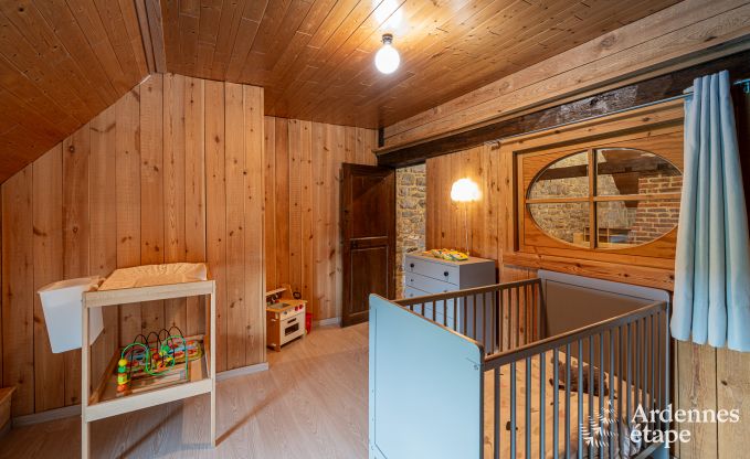 Charmante fermette in Froidchapelle met 2 slaapkamers en priv�tuin