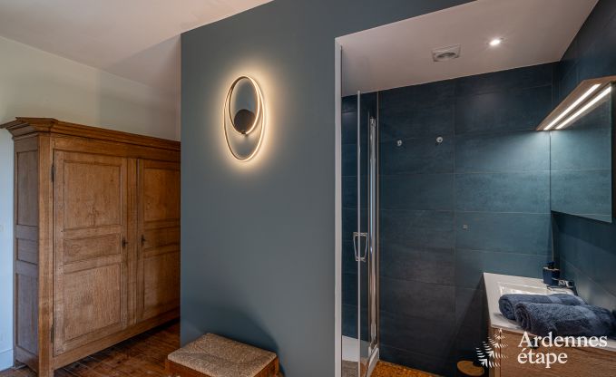 Kasteel in Froidchapelle voor 19 personen met 5 tweepersoonskamers met eigen badkamer