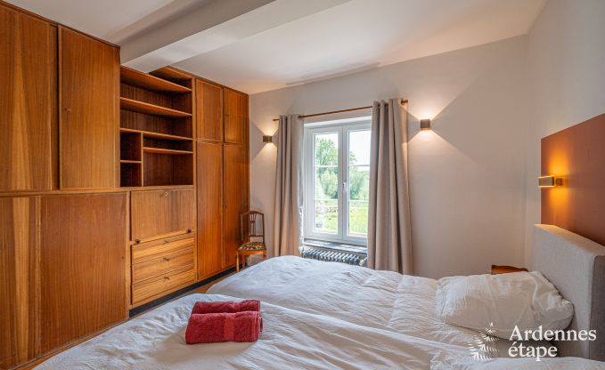 Kasteel in Froidchapelle voor 19 personen met 5 tweepersoonskamers met eigen badkamer