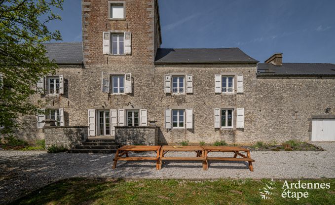 Kasteel in Froidchapelle voor 19 personen met 5 tweepersoonskamers met eigen badkamer