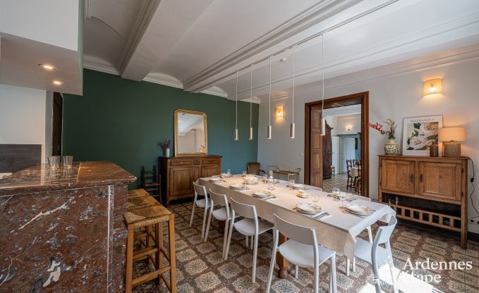 Kasteel in Froidchapelle voor 19 personen met 5 tweepersoonskamers met eigen badkamer