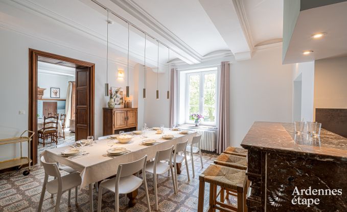 Kasteel in Froidchapelle voor 19 personen met 5 tweepersoonskamers met eigen badkamer