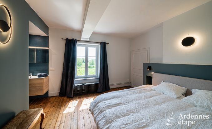 Kasteel in Froidchapelle voor 19 personen met 5 tweepersoonskamers met eigen badkamer