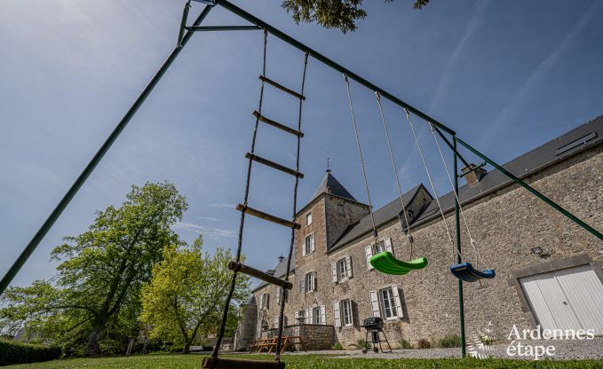 Kasteel in Froidchapelle voor 19 personen met 5 tweepersoonskamers met eigen badkamer