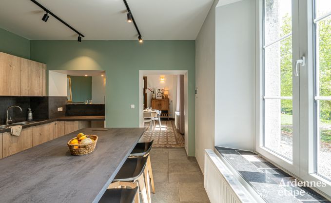 Kasteel in Froidchapelle voor 19 personen met 5 tweepersoonskamers met eigen badkamer