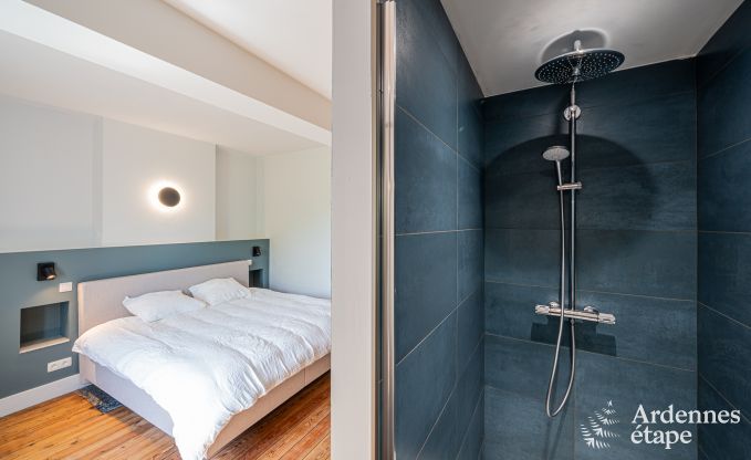 Kasteel in Froidchapelle voor 19 personen met 5 tweepersoonskamers met eigen badkamer