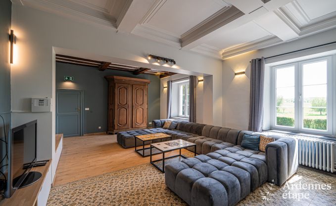 Kasteel in Froidchapelle voor 19 personen met 5 tweepersoonskamers met eigen badkamer