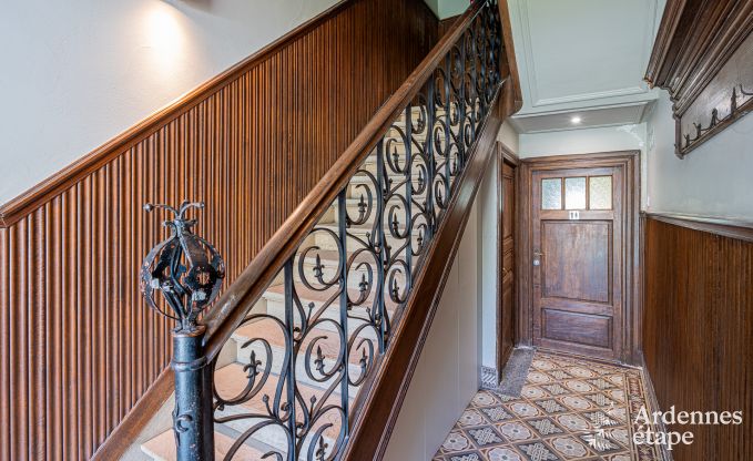 Kasteel in Froidchapelle voor 19 personen met 5 tweepersoonskamers met eigen badkamer