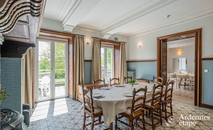 Kasteel in Froidchapelle voor 19 personen met 5 tweepersoonskamers met eigen badkamer
