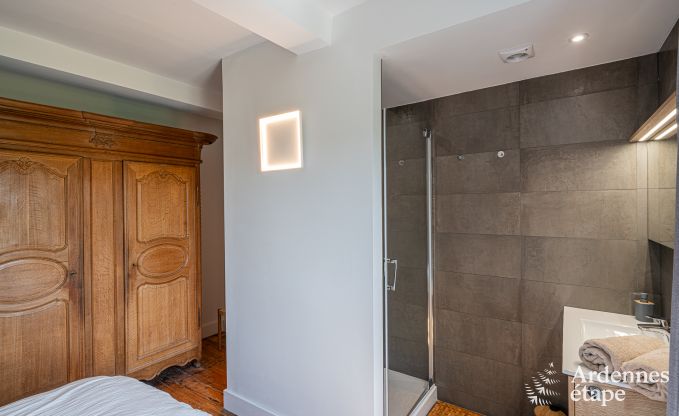 Kasteel in Froidchapelle voor 19 personen met 5 tweepersoonskamers met eigen badkamer