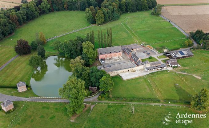 Charmant bijgebouw van een kasteel in Gembloux: ruim vakantiehuis voor 9 personen.