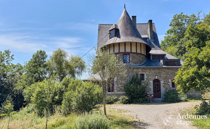 Ruim vakantiehuis voor 14 personen met 5 slaapkamers, 4 badkamers en grote priv�tuin in Hamoir, Ardennen