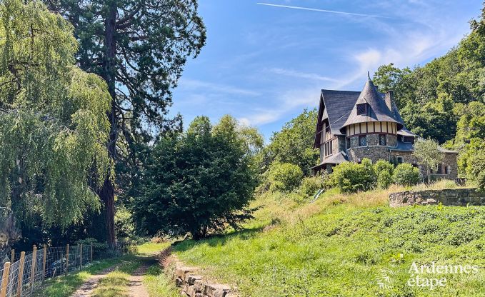 Ruim vakantiehuis voor 14 personen met 5 slaapkamers, 4 badkamers en grote priv�tuin in Hamoir, Ardennen