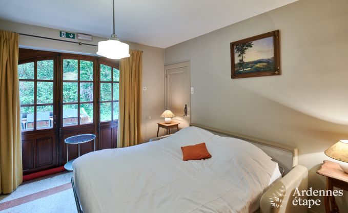 Ruim vakantiehuis voor 14 personen met 5 slaapkamers, 4 badkamers en grote priv�tuin in Hamoir, Ardennen
