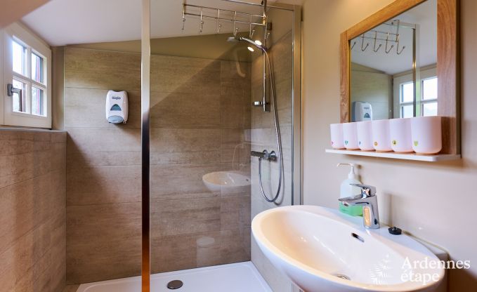 Ruim vakantiehuis voor 14 personen met 5 slaapkamers, 4 badkamers en grote priv�tuin in Hamoir, Ardennen