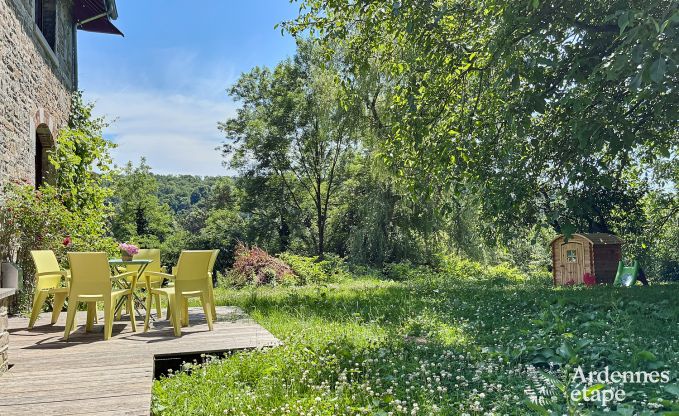 Ruim vakantiehuis voor 14 personen met 5 slaapkamers, 4 badkamers en grote priv�tuin in Hamoir, Ardennen