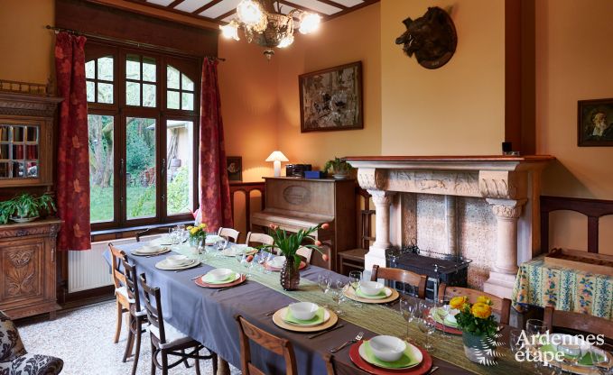 Ruim vakantiehuis voor 14 personen met 5 slaapkamers, 4 badkamers en grote priv�tuin in Hamoir, Ardennen