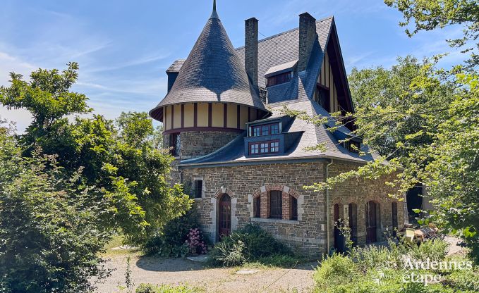 Ruim vakantiehuis voor 14 personen met 5 slaapkamers, 4 badkamers en grote priv�tuin in Hamoir, Ardennen