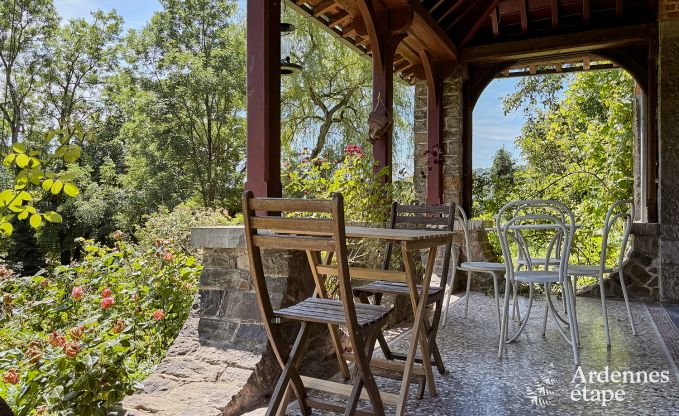 Ruim vakantiehuis voor 14 personen met 5 slaapkamers, 4 badkamers en grote priv�tuin in Hamoir, Ardennen