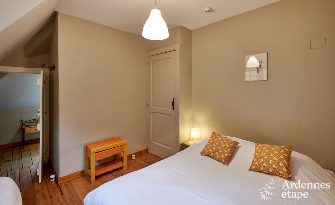 Ruim vakantiehuis voor 14 personen met 5 slaapkamers, 4 badkamers en grote priv�tuin in Hamoir, Ardennen