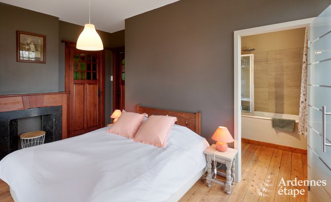 Ruim vakantiehuis voor 14 personen met 5 slaapkamers, 4 badkamers en grote priv�tuin in Hamoir, Ardennen