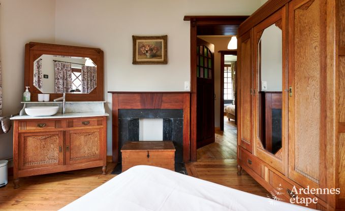 Ruim vakantiehuis voor 14 personen met 5 slaapkamers, 4 badkamers en grote priv�tuin in Hamoir, Ardennen