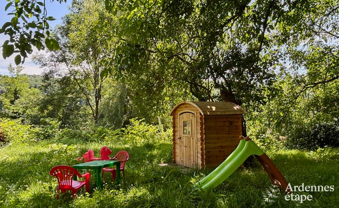 Ruim vakantiehuis voor 14 personen met 5 slaapkamers, 4 badkamers en grote priv�tuin in Hamoir, Ardennen