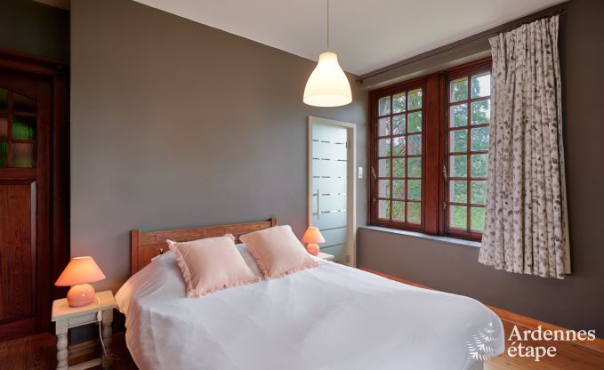 Ruim vakantiehuis voor 14 personen met 5 slaapkamers, 4 badkamers en grote priv�tuin in Hamoir, Ardennen