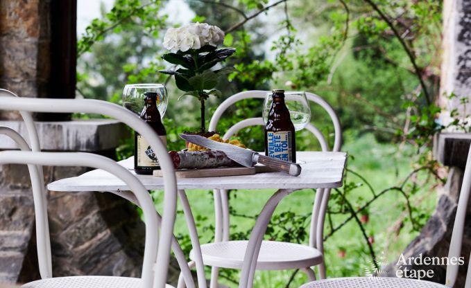 Ruim vakantiehuis voor 14 personen met 5 slaapkamers, 4 badkamers en grote priv�tuin in Hamoir, Ardennen