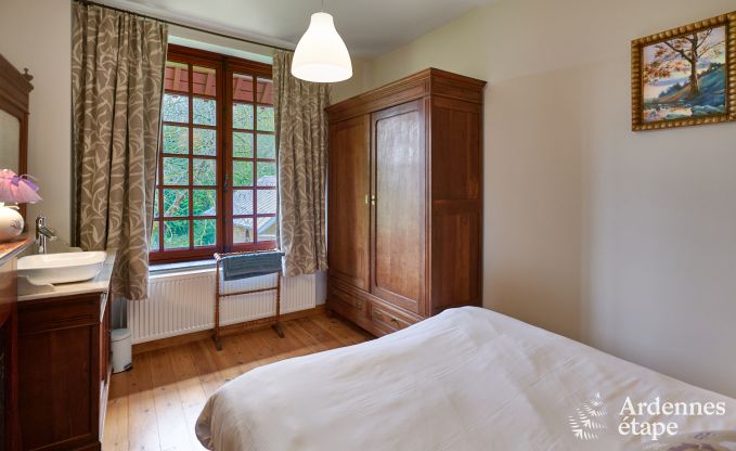 Ruim vakantiehuis voor 14 personen met 5 slaapkamers, 4 badkamers en grote priv�tuin in Hamoir, Ardennen