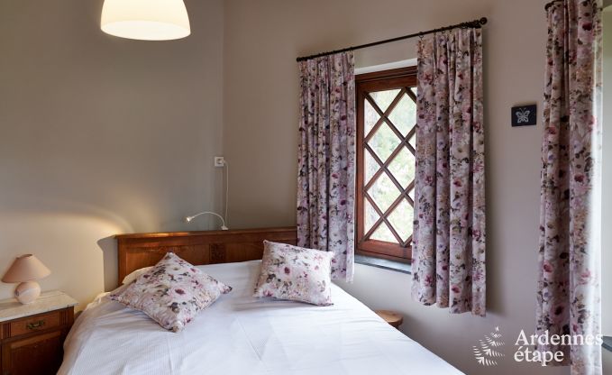 Ruim vakantiehuis voor 14 personen met 5 slaapkamers, 4 badkamers en grote priv�tuin in Hamoir, Ardennen