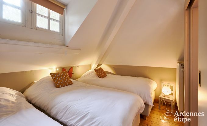 Ruim vakantiehuis voor 14 personen met 5 slaapkamers, 4 badkamers en grote priv�tuin in Hamoir, Ardennen