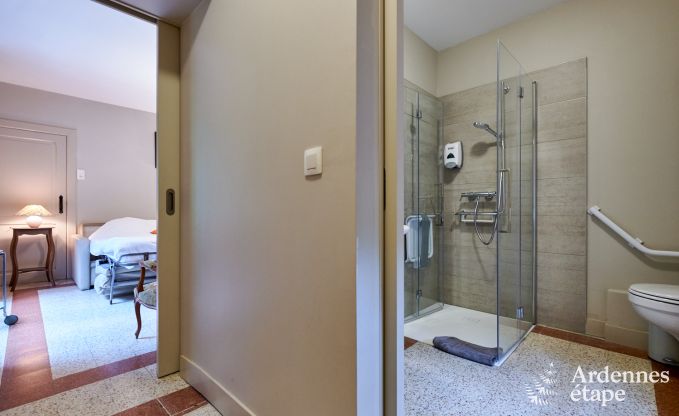 Ruim vakantiehuis voor 14 personen met 5 slaapkamers, 4 badkamers en grote priv�tuin in Hamoir, Ardennen