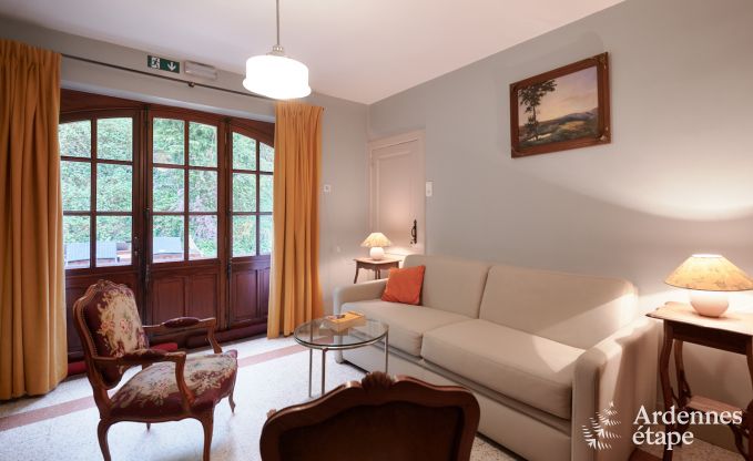 Ruim vakantiehuis voor 14 personen met 5 slaapkamers, 4 badkamers en grote priv�tuin in Hamoir, Ardennen