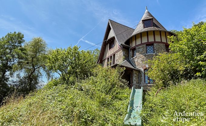 Ruim vakantiehuis voor 14 personen met 5 slaapkamers, 4 badkamers en grote priv�tuin in Hamoir, Ardennen