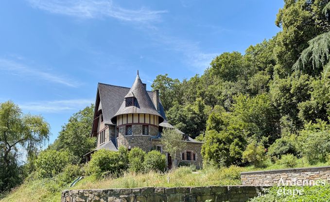 Ruim vakantiehuis voor 14 personen met 5 slaapkamers, 4 badkamers en grote priv�tuin in Hamoir, Ardennen