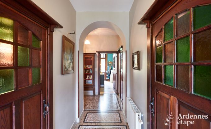 Ruim vakantiehuis voor 14 personen met 5 slaapkamers, 4 badkamers en grote priv�tuin in Hamoir, Ardennen