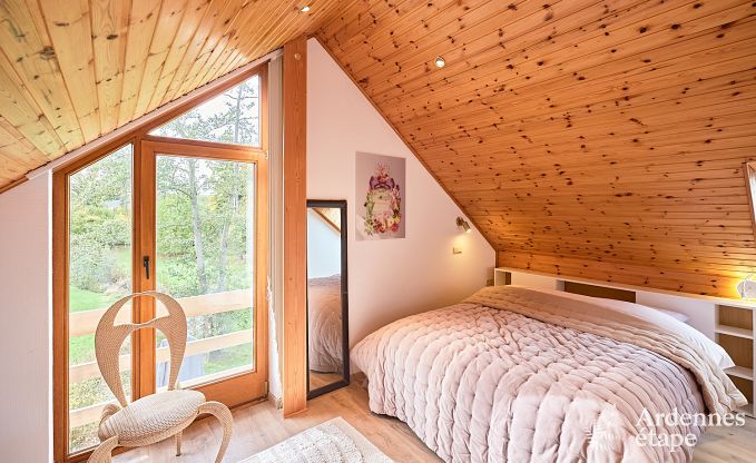 Charmant vakantiehuis voor 8 personen in Hamois met 4 slaapkamers, 3 badkamers, priv�tuin, speelruimte en terras aan het water