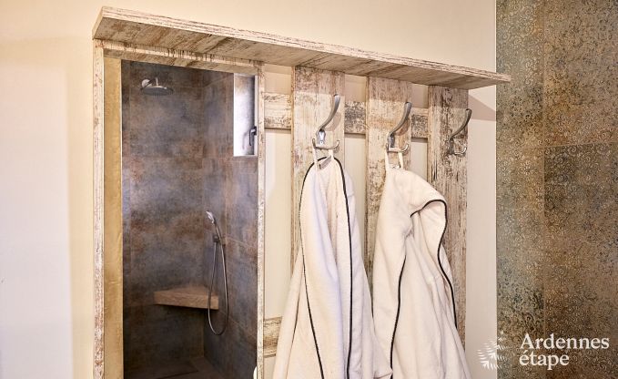 Charmant vakantiehuis voor 8 personen in Hamois met 4 slaapkamers, 3 badkamers, priv�tuin, speelruimte en terras aan het water