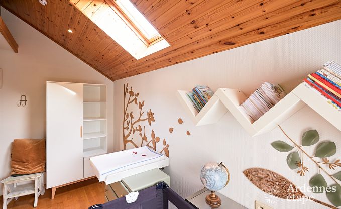 Charmant vakantiehuis voor 8 personen in Hamois met 4 slaapkamers, 3 badkamers, priv�tuin, speelruimte en terras aan het water